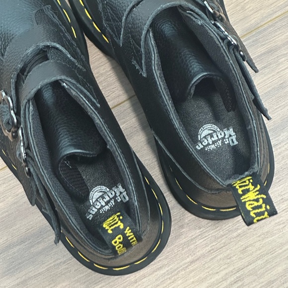 Dr. Martens Devon Flower Buckle Leather Platform Boots in Black Size 8.5 - Picture 11 of 16